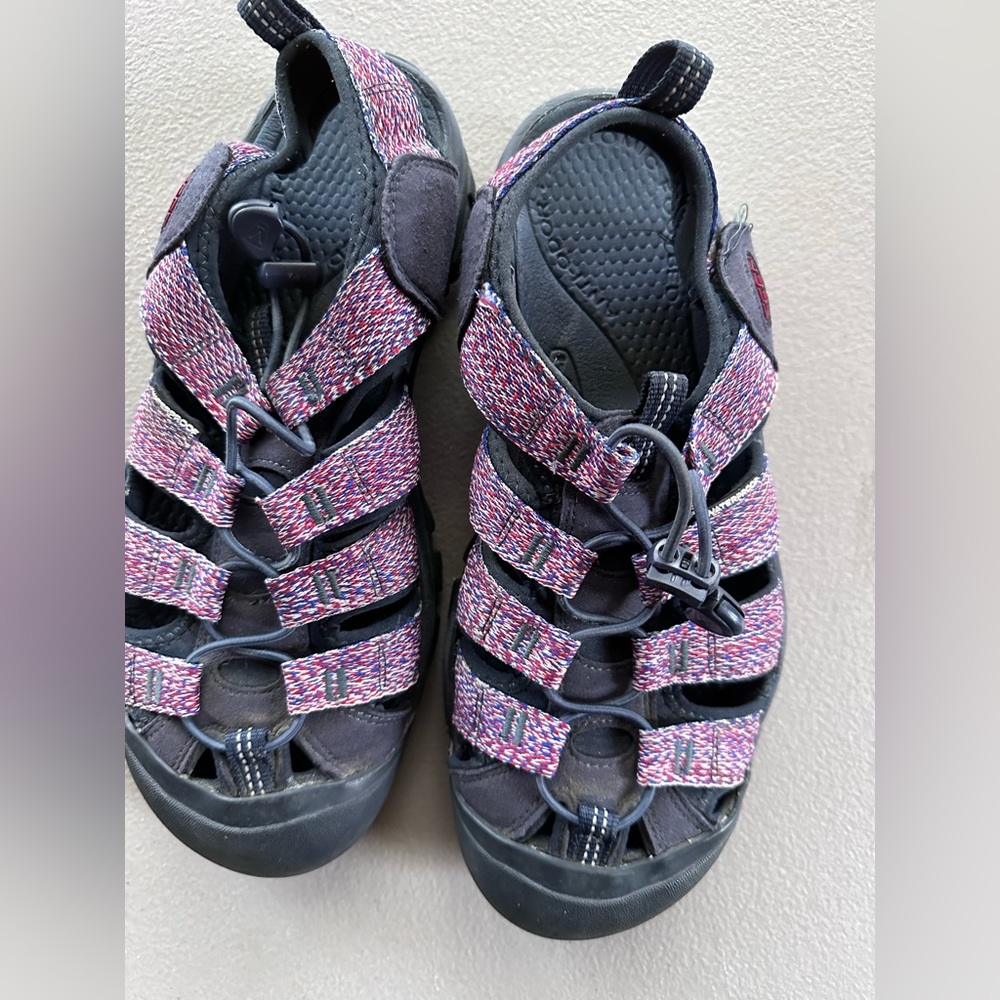 Keen women’s sandals size 9